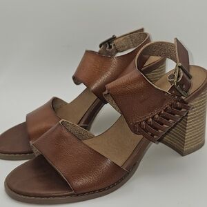 Maurices Sandles With Buckle‎ And Chunky Heel Size 7.5 Womens